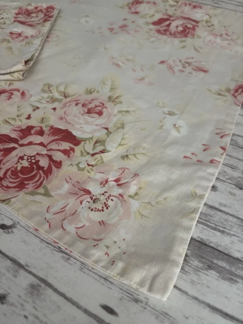 Pottery Barn Ivory Red Rose Shams Pillowcase PAIR Standard Size Linen